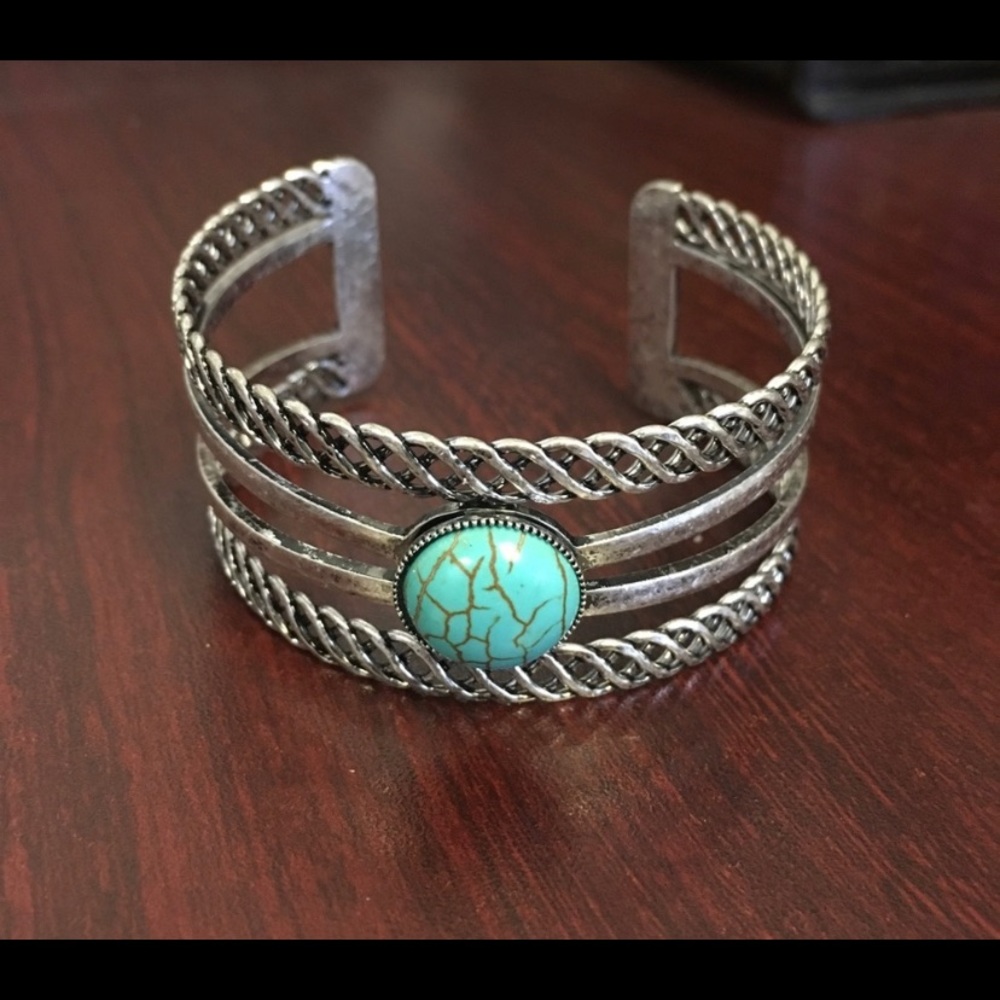 Free People Turquoise Bracelet/ Cuff   LIKE NEW